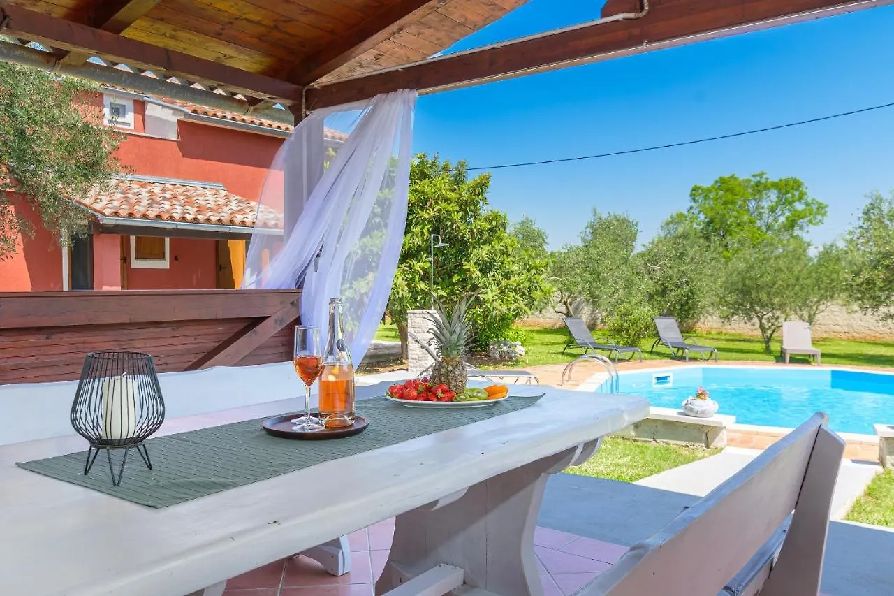 Villa Carla With Private Pool & Kids Playground - Pet Friendly Mutvoran