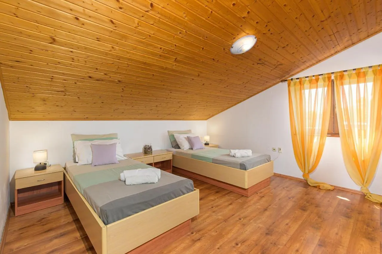 Villa Carla With Private Pool & Kids Playground - Pet Friendly Mutvoran Kroatien