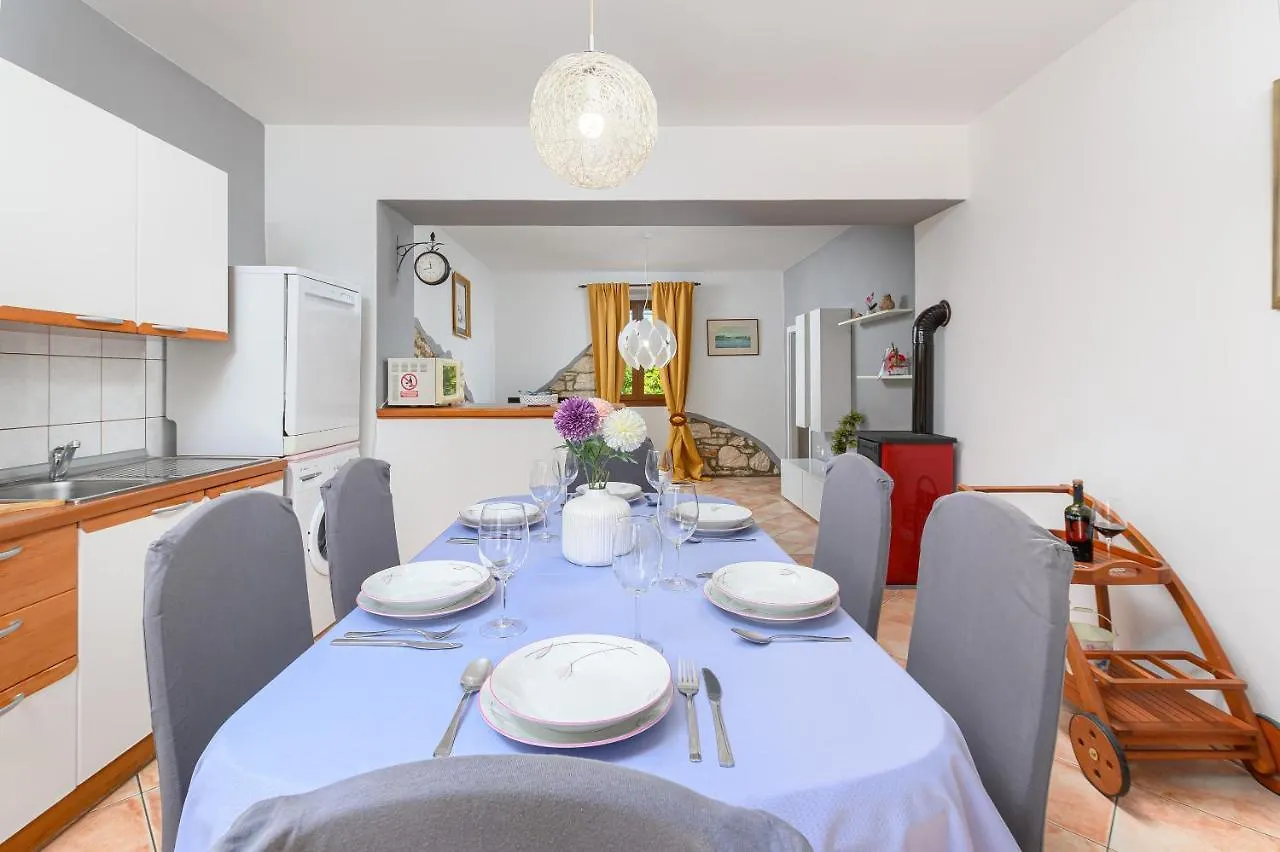 Villa Carla With Private Pool & Kids Playground - Pet Friendly Mutvoran